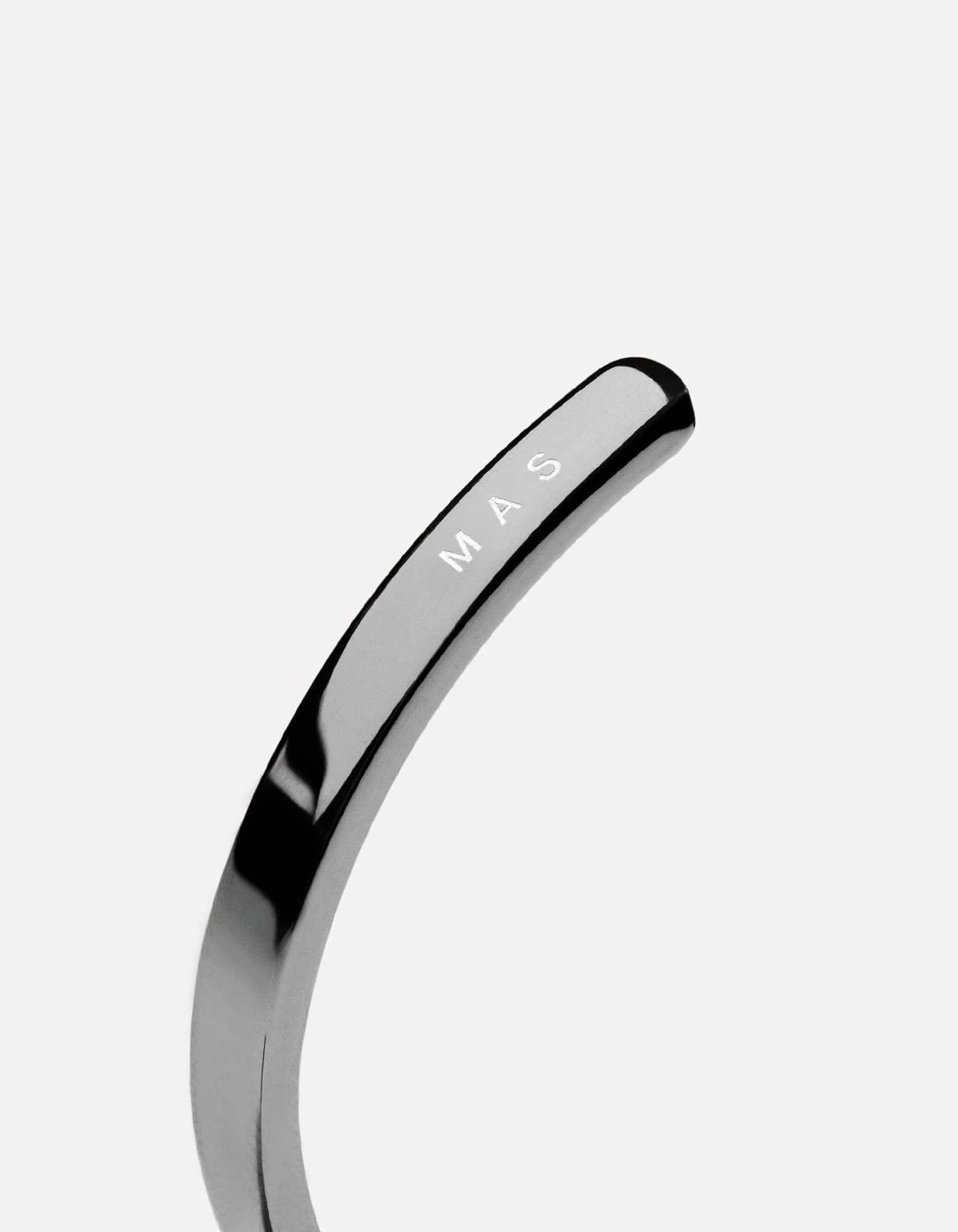 Miansai Cuffs Singular Cuff, Polished Black Rhodium polished black / M / Monogram: Yes