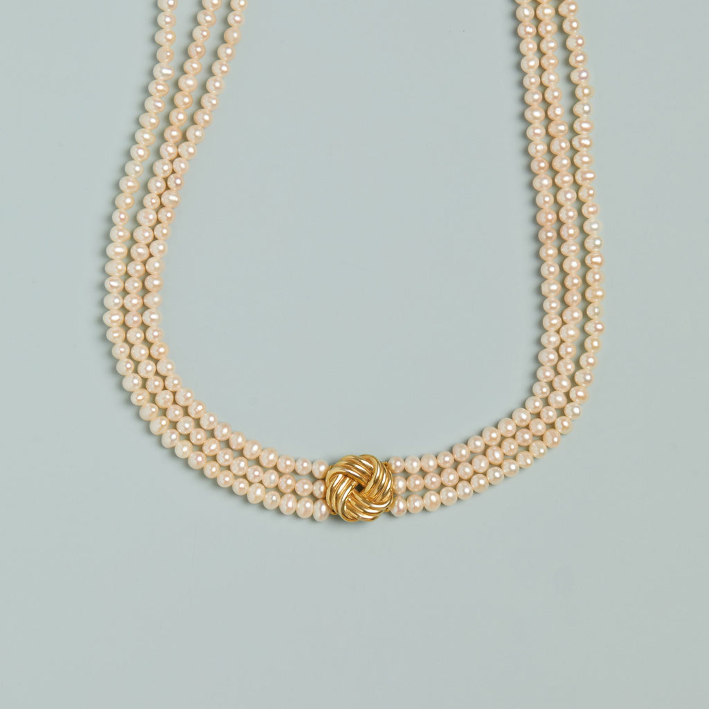 Aurate x Marilyn Monroe: Gold Knot Pearl Necklace